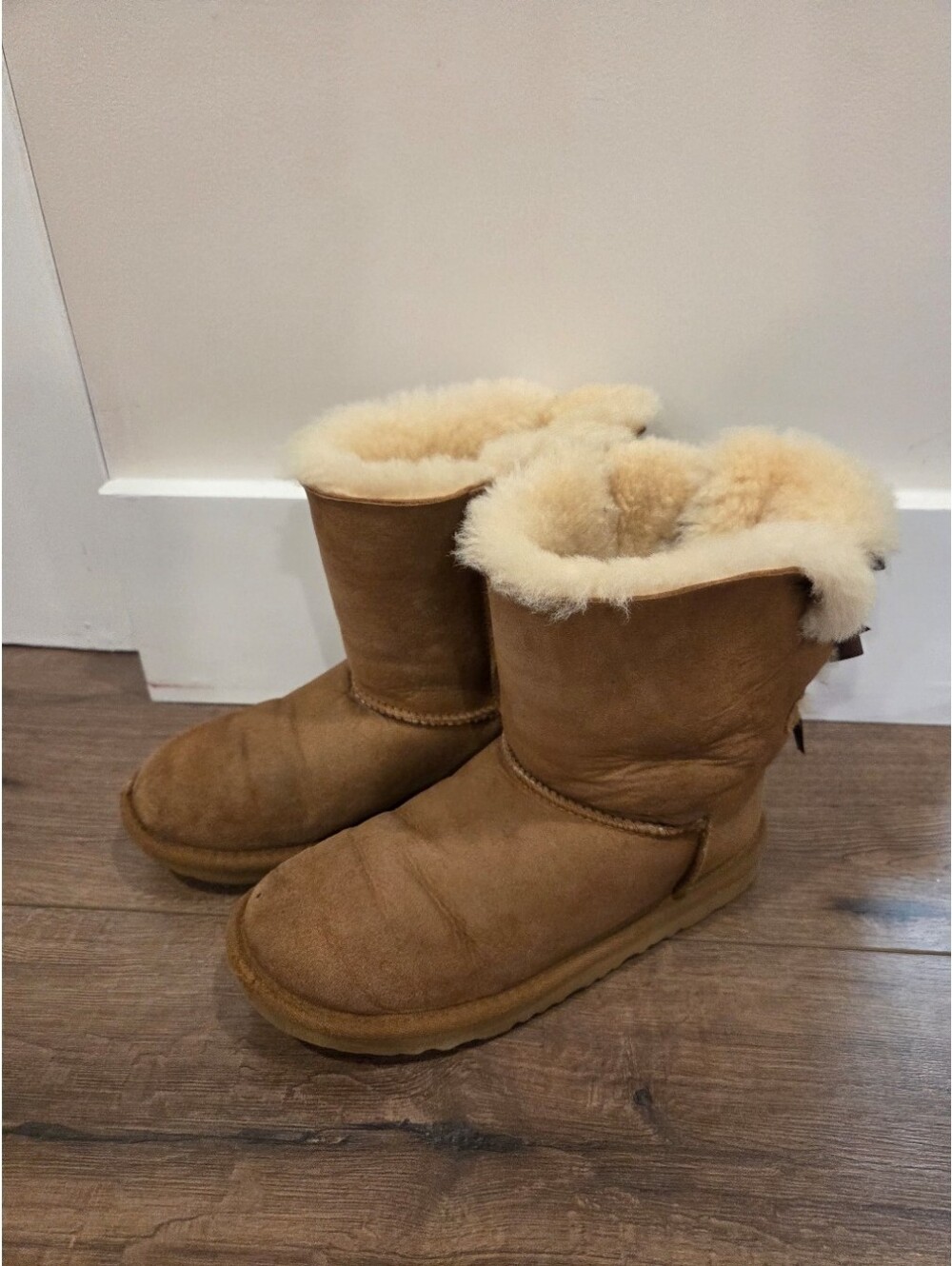 Girls UGG Bailey Bow II in Chestnut